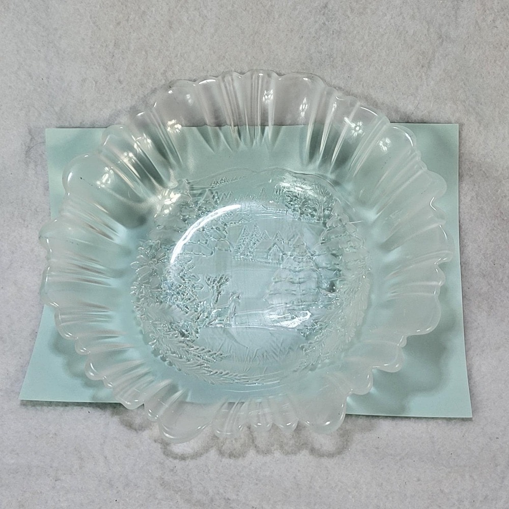 Mikasa Winter Dreams Frosted Glass Christmas Winter Scene Bowl Scalloped Edge